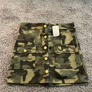 Camo mini skirt with cargo pockets